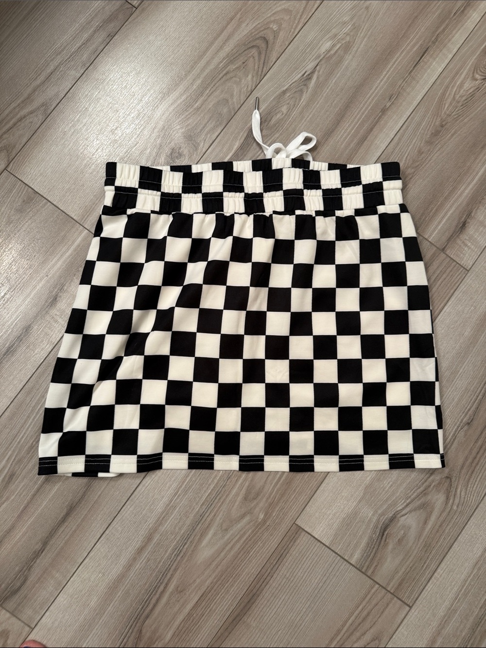 NEW Checkerboard Black and White Skort - XL (size 12-14) - Picture 2 of 9